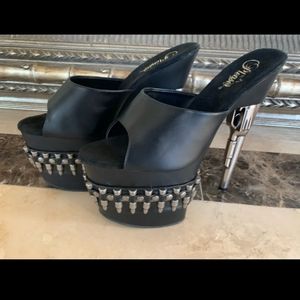 New Gun Pleaser Heels Size 10
